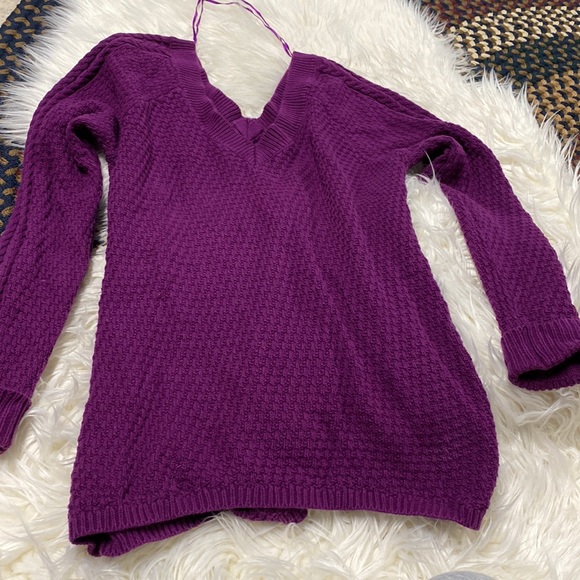Guess vneck sweater XS - Picture 2 of 6